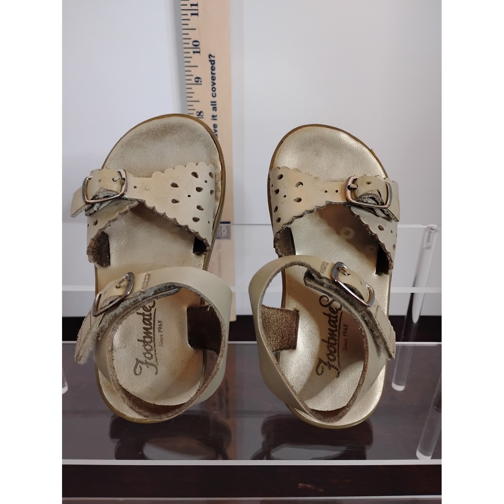 Footmates Ariel Champagne Gold Leather Scalloped Buckle‎ Sandals Kids Size 7